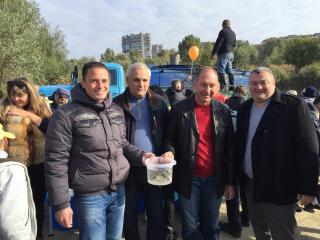 У Кам`янському пройшла акція із зариблення дренажного каналу